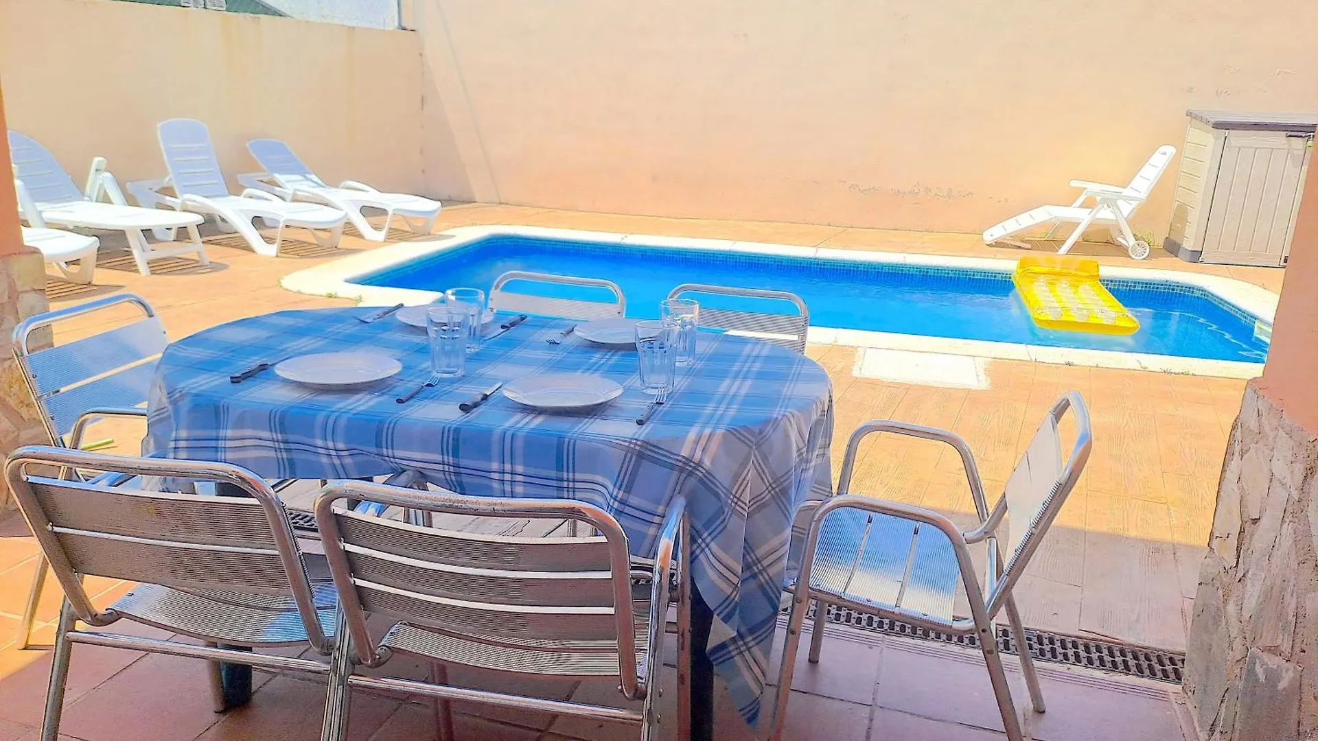 Villa Petunia Vilobi D'onyar Apartamento