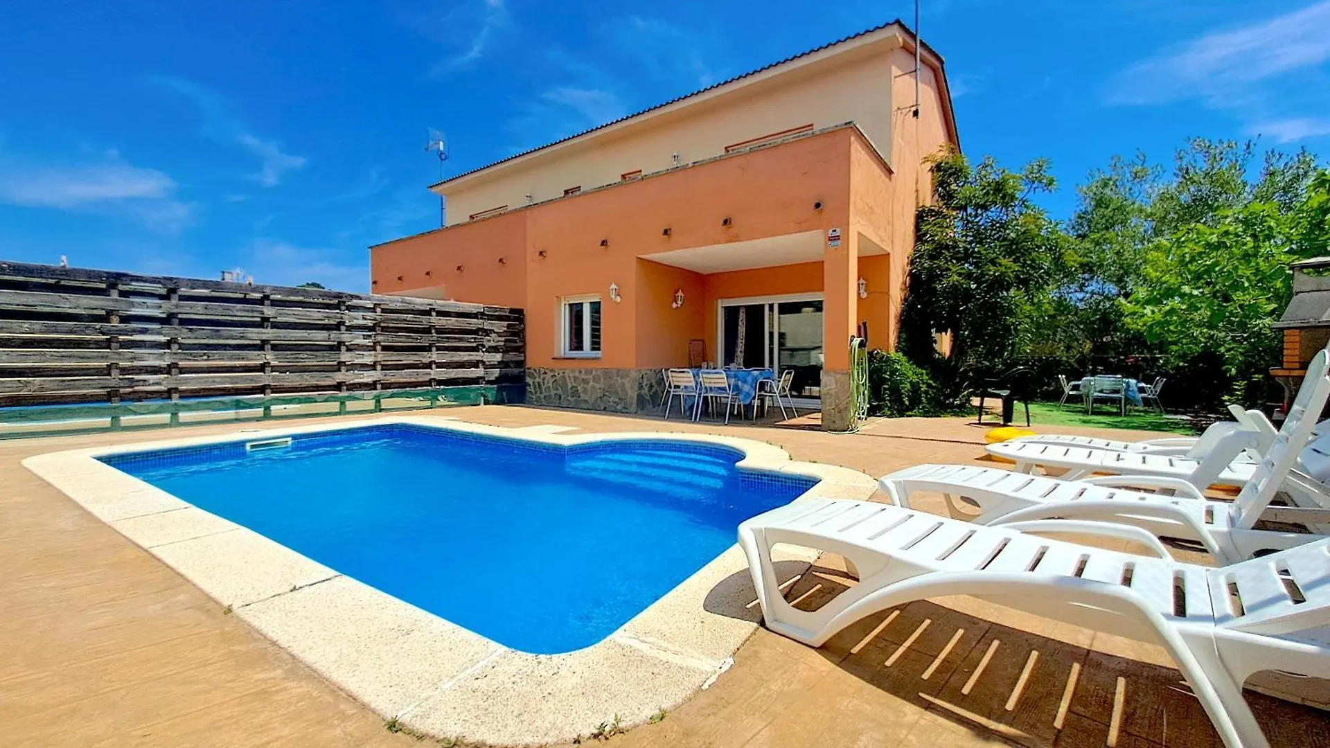 Villa Petunia Vilobi D'onyar